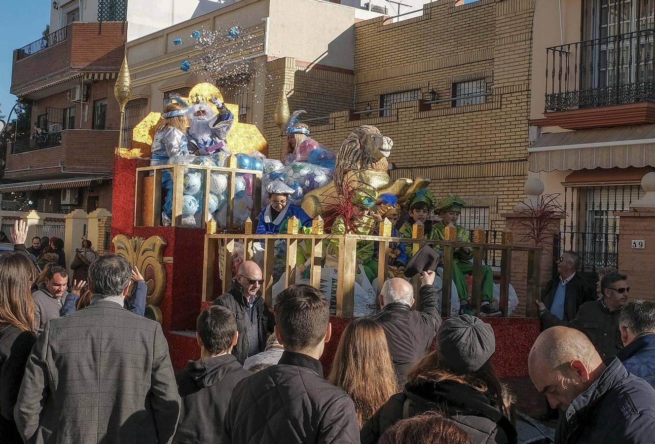 Ausencia de incidencias en las 21 cabalgatas de Reyes Magos que recorren los distintos barrios Sevilla